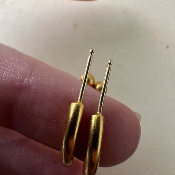 Vintage 14k Yellow Gold Hoop Earring With Ball Ending - Picture 8 of 9